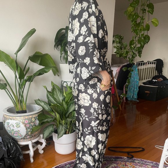 Set, with pockets. - Picture 3 of 4